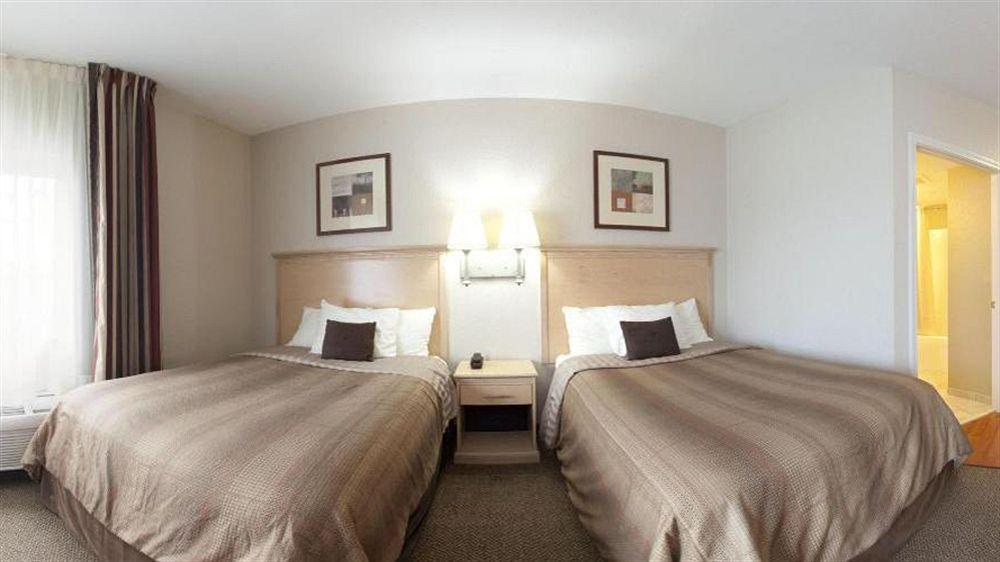 แคนเดิ้ลวูด สวีท ฟอร์ตไมเออร์ส อินเตอร์สเตท 75 Hotel ฟอร์ตไมเยอร์ ภายนอก รูปภาพ