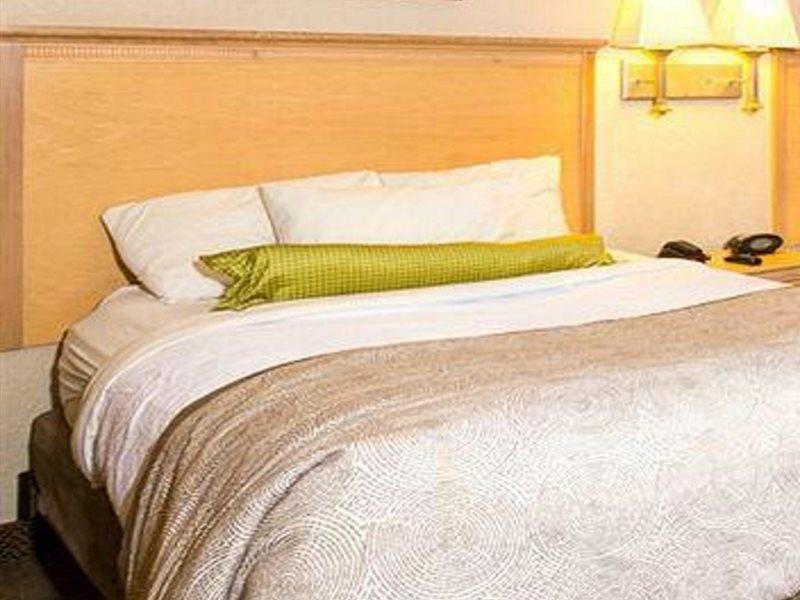 แคนเดิ้ลวูด สวีท ฟอร์ตไมเออร์ส อินเตอร์สเตท 75 Hotel ฟอร์ตไมเยอร์ ภายนอก รูปภาพ