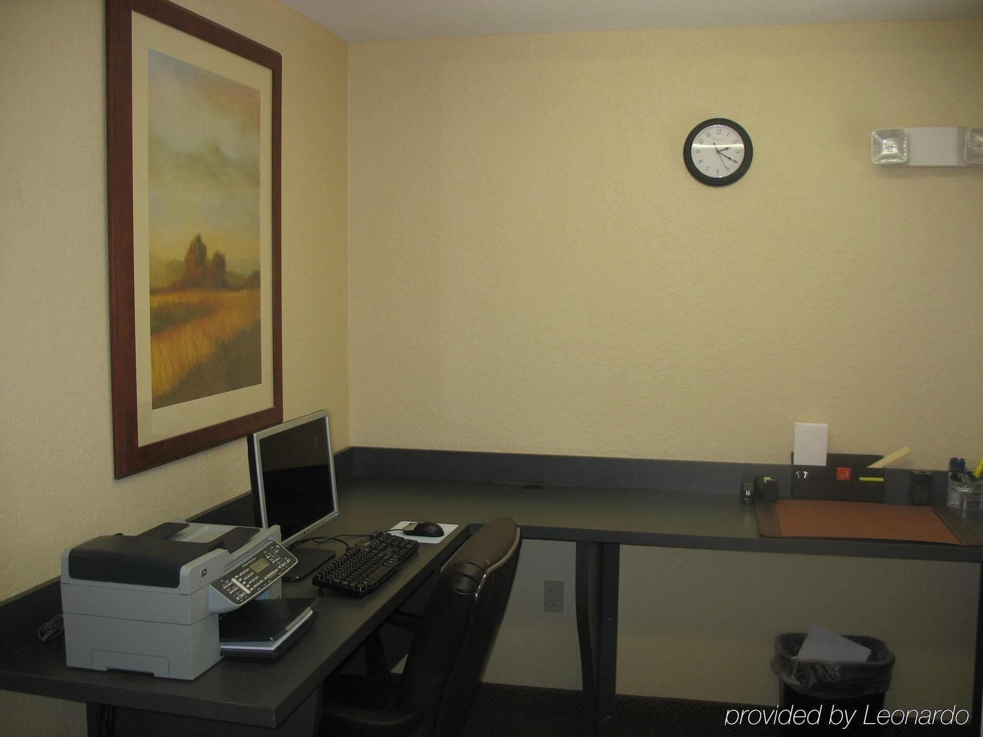 แคนเดิ้ลวูด สวีท ฟอร์ตไมเออร์ส อินเตอร์สเตท 75 Hotel ฟอร์ตไมเยอร์ ภายนอก รูปภาพ