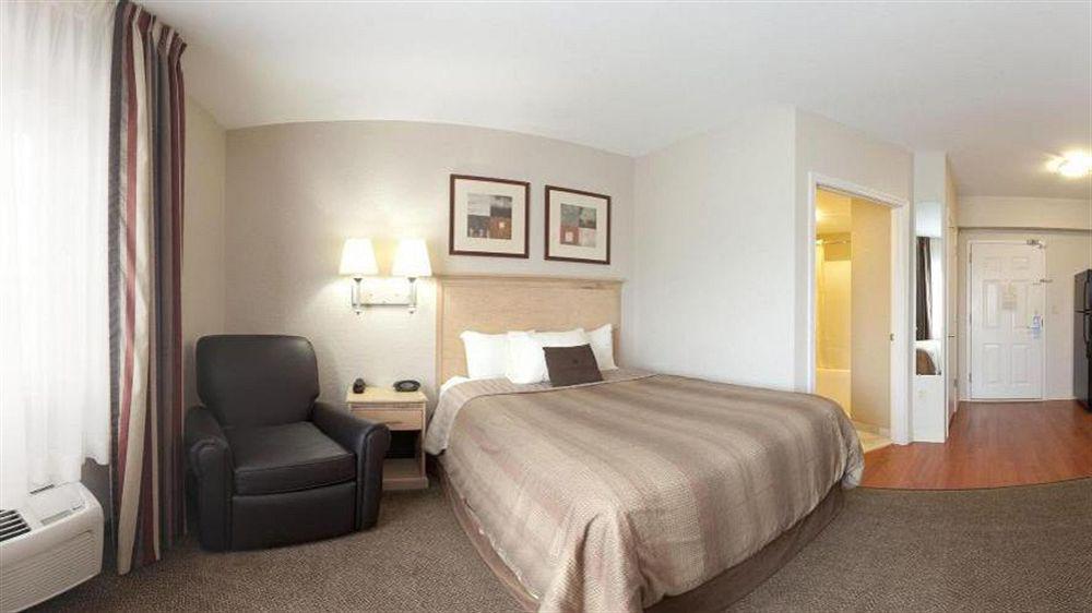 แคนเดิ้ลวูด สวีท ฟอร์ตไมเออร์ส อินเตอร์สเตท 75 Hotel ฟอร์ตไมเยอร์ ภายนอก รูปภาพ