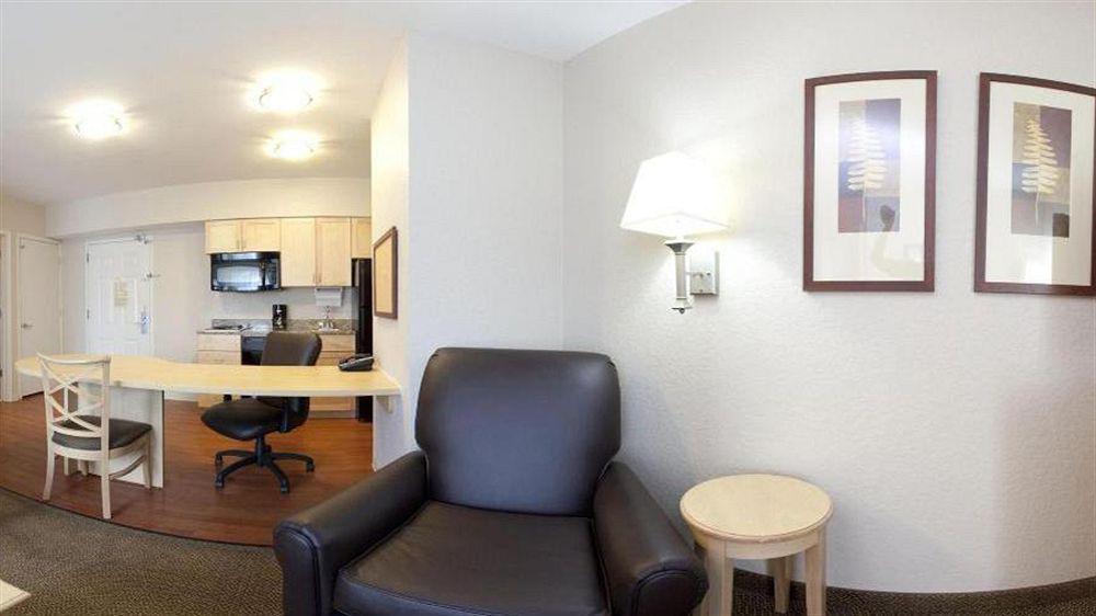 แคนเดิ้ลวูด สวีท ฟอร์ตไมเออร์ส อินเตอร์สเตท 75 Hotel ฟอร์ตไมเยอร์ ภายนอก รูปภาพ
